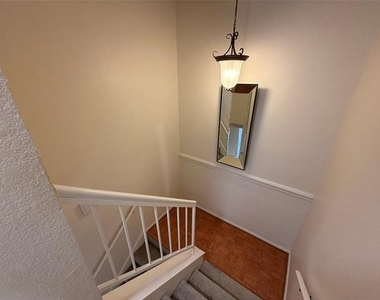 2327 Torrington Drive - Photo Thumbnail 7