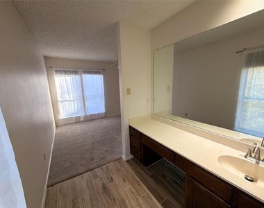 2327 Torrington Drive - Photo Thumbnail 13