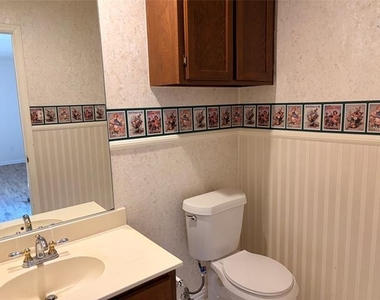 2327 Torrington Drive - Photo Thumbnail 6