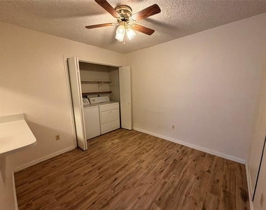 2327 Torrington Drive - Photo Thumbnail 4