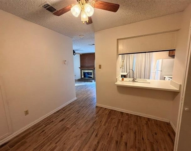 2327 Torrington Drive - Photo Thumbnail 5