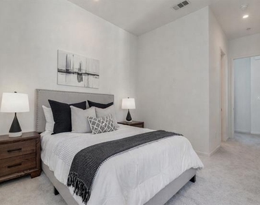 1514 N Washington - Photo Thumbnail 8