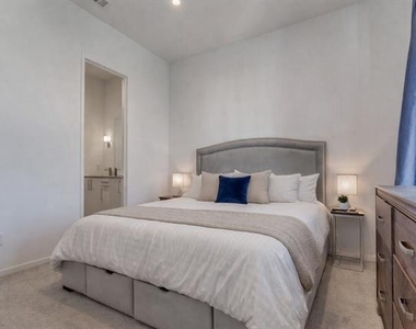 1514 N Washington - Photo Thumbnail 9