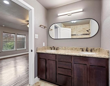 8406 Lakemont Drive - Photo Thumbnail 14