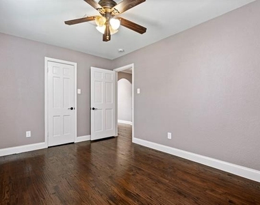8406 Lakemont Drive - Photo Thumbnail 17