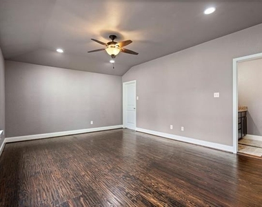 8406 Lakemont Drive - Photo Thumbnail 11