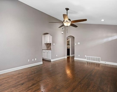 8406 Lakemont Drive - Photo Thumbnail 3