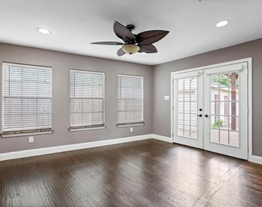 8406 Lakemont Drive - Photo Thumbnail 10