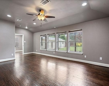 8406 Lakemont Drive - Photo Thumbnail 13