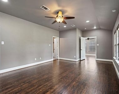 8406 Lakemont Drive - Photo Thumbnail 12