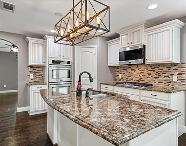 8406 Lakemont Drive - Photo Thumbnail 7