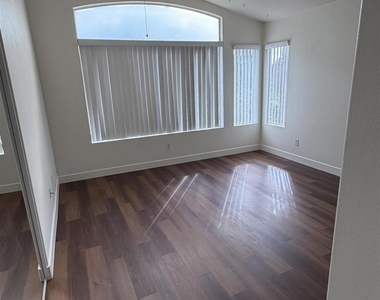 2450 La Costa - Photo Thumbnail 13