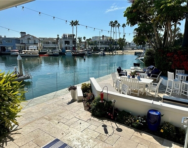 7 Balboa Coves - Photo Thumbnail 17