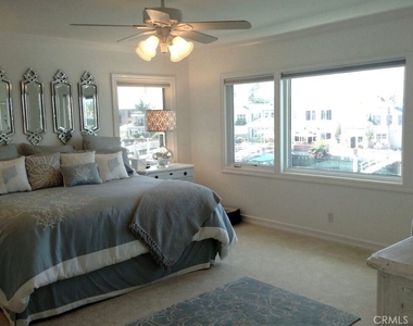 7 Balboa Coves - Photo Thumbnail 8