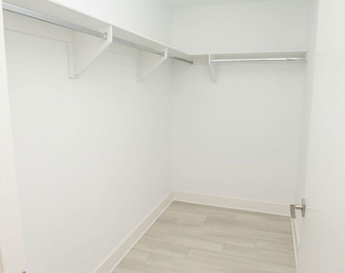 415 S Le Doux Road - Photo Thumbnail 12