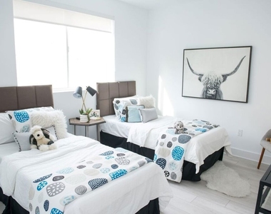 415 S Le Doux Road - Photo Thumbnail 11