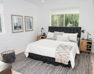 415 S Le Doux Road - Photo Thumbnail 10