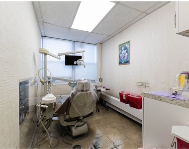 207 Ocean Pkwy - Photo Thumbnail 1