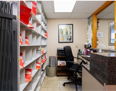 207 Ocean Pkwy - Photo Thumbnail 4