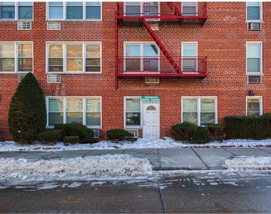 207 Ocean Pkwy - Photo Thumbnail 9