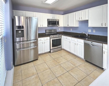 8202 Catbird Circle - Photo Thumbnail 9