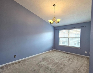 8202 Catbird Circle - Photo Thumbnail 13