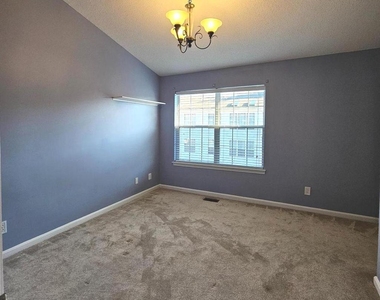 8202 Catbird Circle - Photo Thumbnail 17