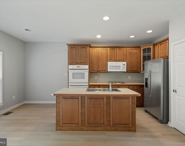 1026 Longview Ln. - Photo Thumbnail 4