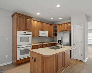 1026 Longview Ln. - Photo Thumbnail 3