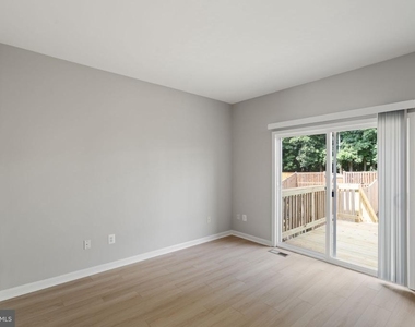 1026 Longview Ln. - Photo Thumbnail 8