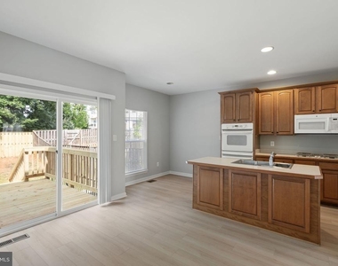 1026 Longview Ln. - Photo Thumbnail 6