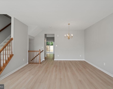 1026 Longview Ln. - Photo Thumbnail 11