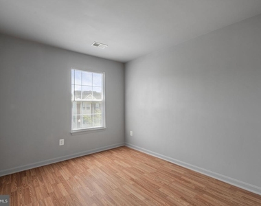 1026 Longview Ln. - Photo Thumbnail 17