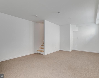 228 W George Street - Photo Thumbnail 12