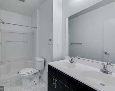 228 W George Street - Photo Thumbnail 15