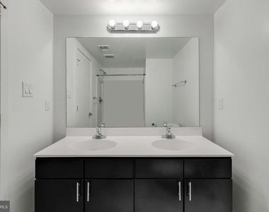 228 W George Street - Photo Thumbnail 19