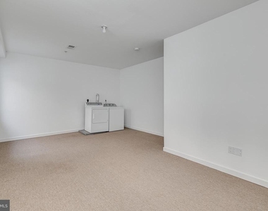 220 W George Street - Photo Thumbnail 21