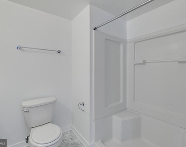 220 W George Street - Photo Thumbnail 17