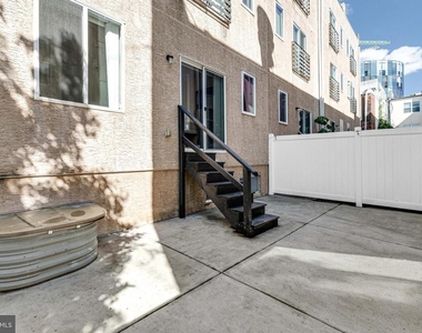 220 W George Street - Photo Thumbnail 50