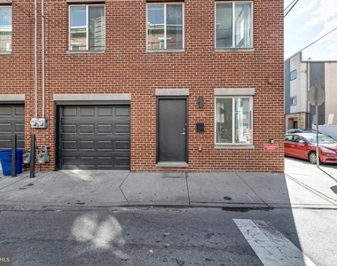 220 W George Street - Photo Thumbnail 5