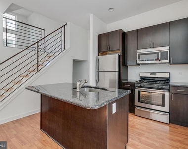 220 W George Street - Photo Thumbnail 10