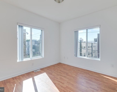 220 W George Street - Photo Thumbnail 23