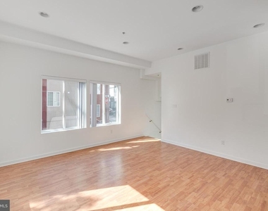 220 W George Street - Photo Thumbnail 38