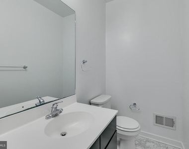 220 W George Street - Photo Thumbnail 16