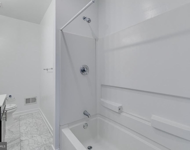 220 W George Street - Photo Thumbnail 15