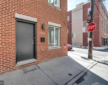220 W George Street - Photo Thumbnail 4