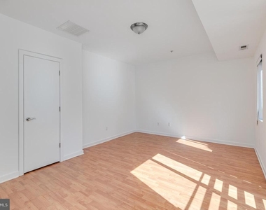 220 W George Street - Photo Thumbnail 35