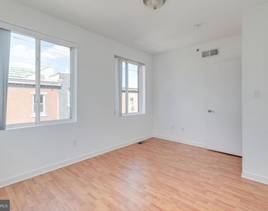 220 W George Street - Photo Thumbnail 31