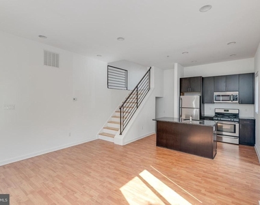 220 W George Street - Photo Thumbnail 9