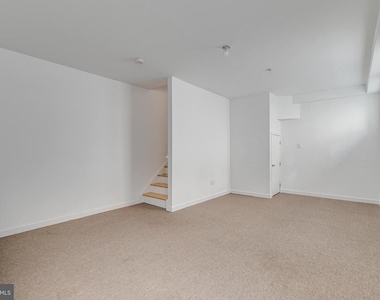 220 W George Street - Photo Thumbnail 20